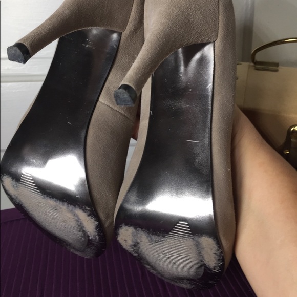 Steve Madden Light Beige Suede Pump Sz10 - Picture 7 of 7